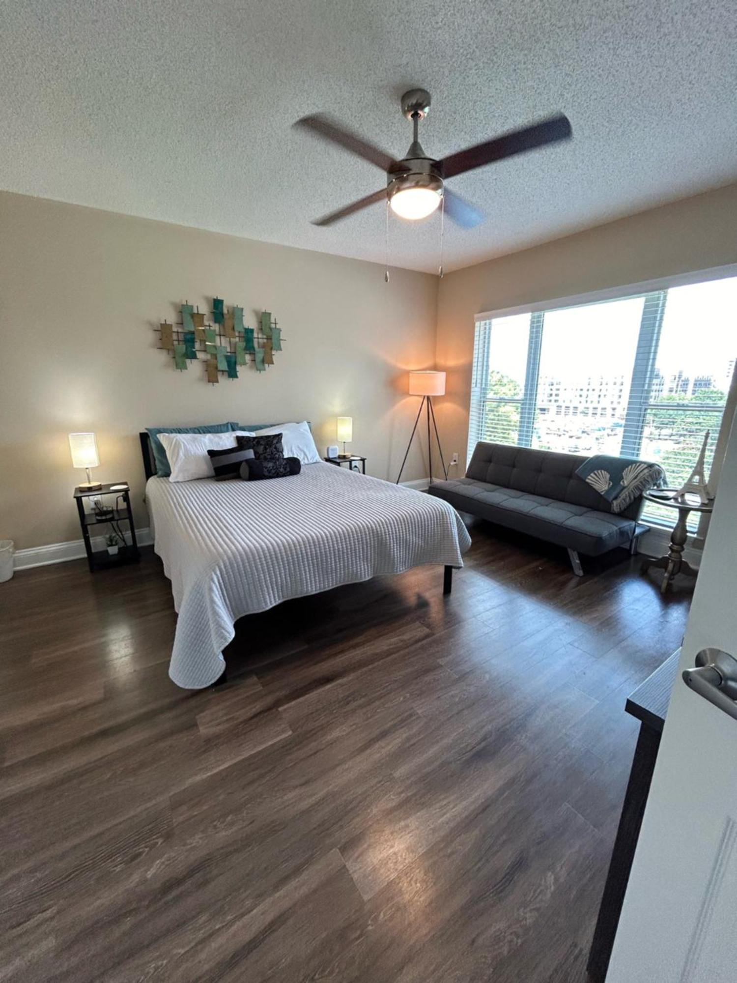 Spacious 2 Bedroom 2 Bathroom Apartment With Balcony In Uptown Charlotte! City Views & Free Parking! ภายนอก รูปภาพ