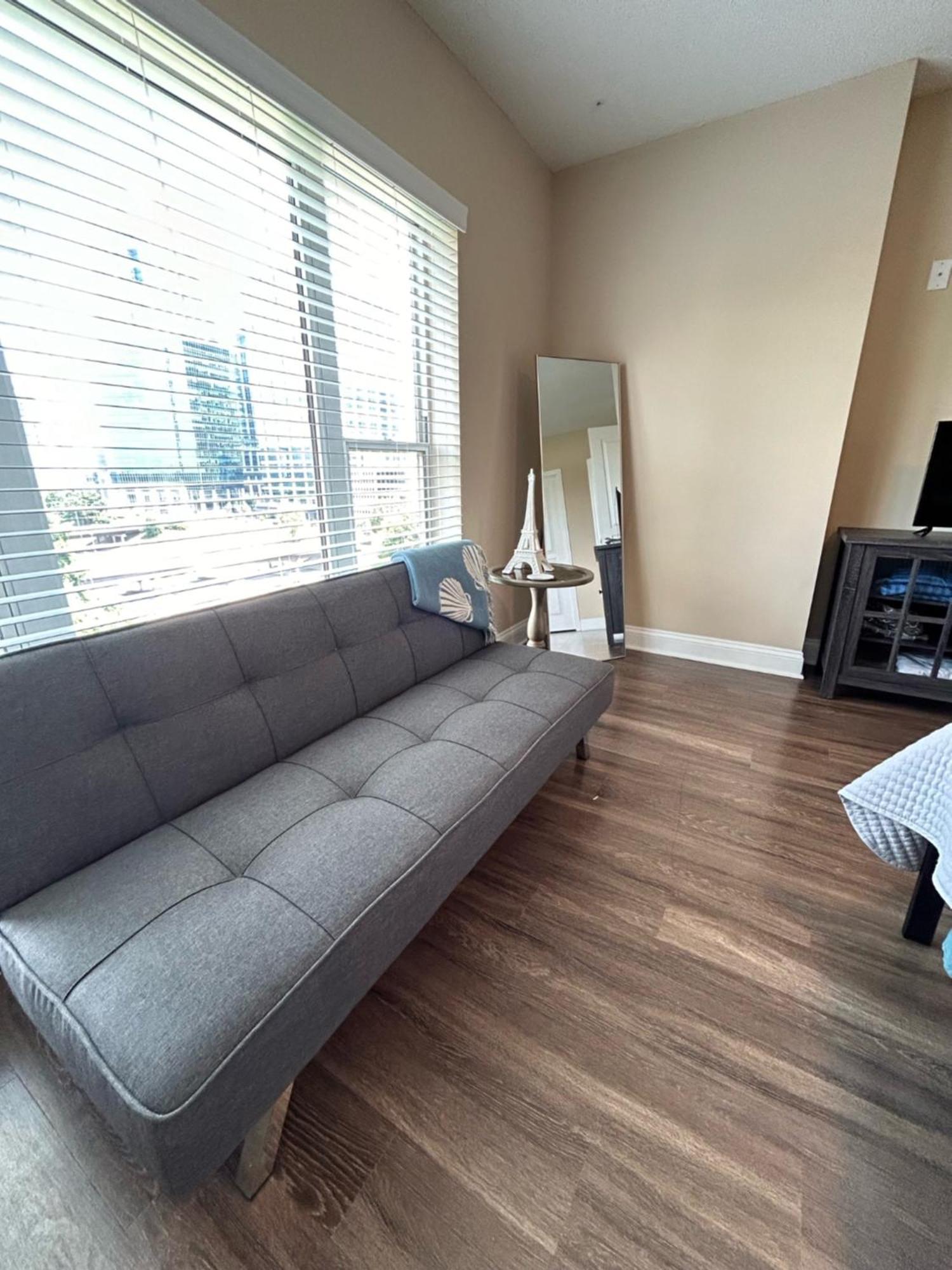 Spacious 2 Bedroom 2 Bathroom Apartment With Balcony In Uptown Charlotte! City Views & Free Parking! ภายนอก รูปภาพ